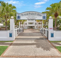 Royal Palm Villas - Pubs and Clubs