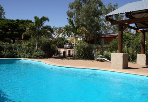 Rubyvale Motel & Holiday Units - Pubs and Clubs 2