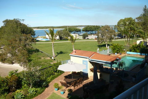 Sails Resort Golden Beach - Pubs and Clubs 1