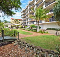 Sails Resort Golden Beach - Pubs and Clubs