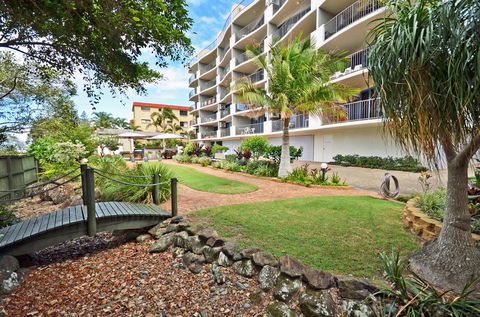 Sails Resort Golden Beach - Pubs and Clubs 0