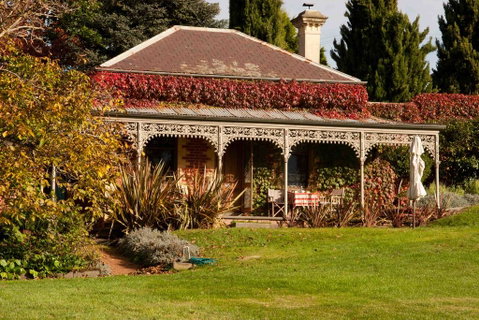 Saint Agnes Homestead - Pubs and Clubs 1