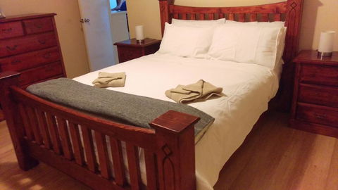 Sallys B&b - Pubs and Clubs 0