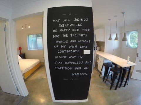 Salty Kisses Holiday House - Pubs and Clubs 3