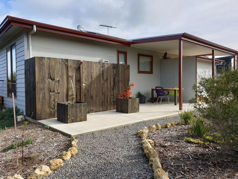 Samphire: Coorong Accommodation - Pubs and Clubs 2