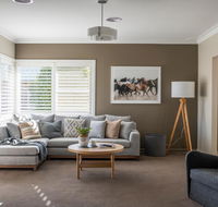 Sampson St Large Stylish CBD Home Sleeps 11 - Pubs and Clubs