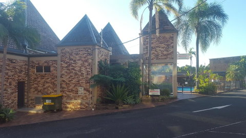 Sanctuary Resort Motor Inn - Pubs and Clubs 0