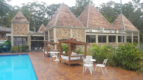 Sanctuary Resort Motor Inn - Pubs and Clubs 1