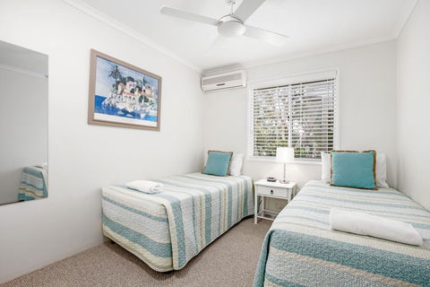 Sandy Beach Resort - Pubs and Clubs 3