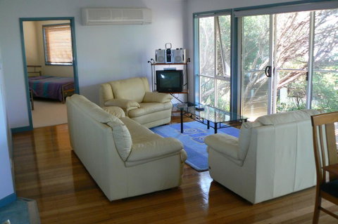 Sandy Point Beach Escape 1 Bedroom Apartment - Pubs and Clubs 3