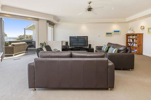 SEA GRANGE - MORNINGTON - Pubs and Clubs 2