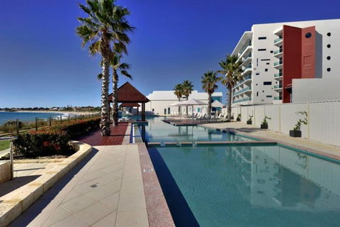 Sea Side 205 - Pubs and Clubs 0