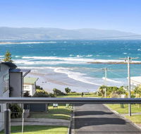 SEA SPECTACULAR - seconds from the beach - Pubs and Clubs