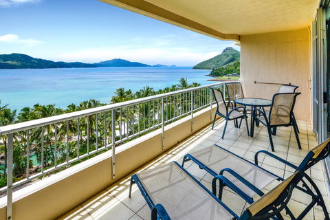 Sea View Whitsunday Apartments - Pubs and Clubs 0