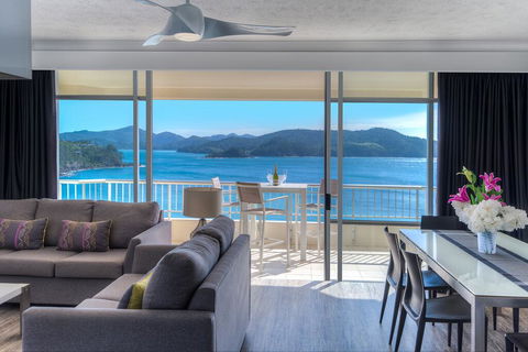 Sea View Whitsunday Apartments - Pubs and Clubs 1