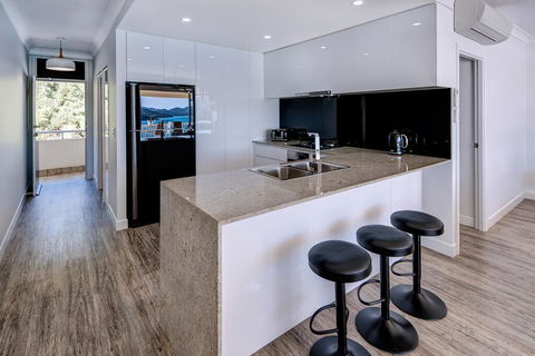 Sea View Whitsunday Apartments - Pubs and Clubs 2