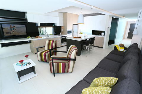 Seahaven Noosa Beachfront Resort - Pubs and Clubs 3