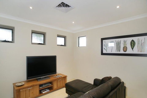 Seal 4 Bedroom House By Shoalwater Executive Homes - Go Out 2