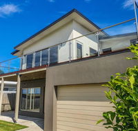 SEAL HAVEN - centrally located modern home - Pubs and Clubs