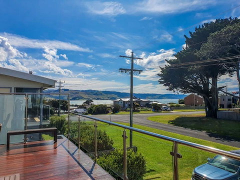 SEAL HAVEN - Centrally Located, Modern Home - Go Out 3