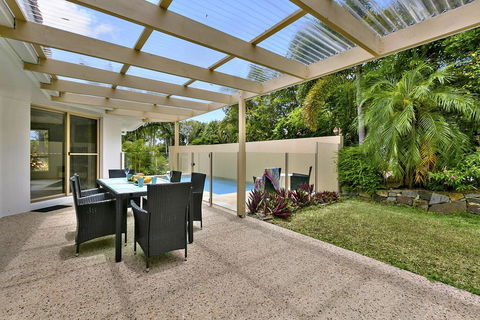 SeaShells At Noosa Heads - Pubs and Clubs 1