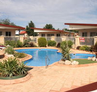 Seaspray Beach Holiday Park - Pubs and Clubs
