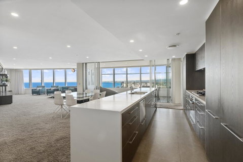 Serviced Apartments By GCLR At Q1 - Pubs and Clubs 2