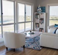 Shades of Blue Eco Retreat - Pubs and Clubs