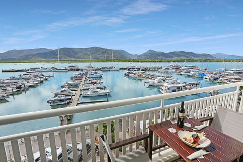 Shangri-La Hotel, The Marina, Cairns - Pubs and Clubs 2