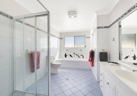 Shelly Beach Family Hideaway - Pool, Beach, Golf - Pubs and Clubs 2