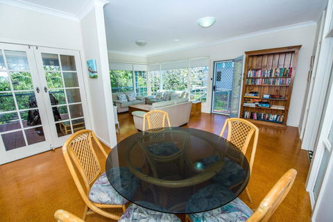 Shoal Bay Avenue, Unit 3/7 - Pubs and Clubs 2