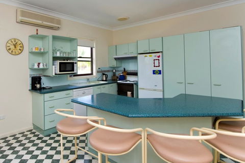Shoal Bay Avenue, Unit 3/7 - Pubs and Clubs 3