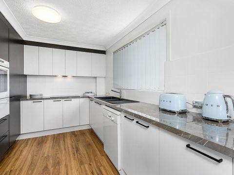 Shoreline Six With Ocean Views To See The Whales - Pubs and Clubs 2