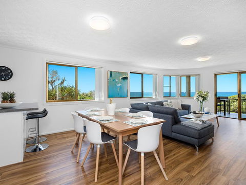 Shoreline Six With Ocean Views To See The Whales - Pubs and Clubs 3