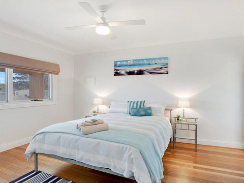 Sienna By The Sea - Spacious Coastal Getaway - Go Out 3