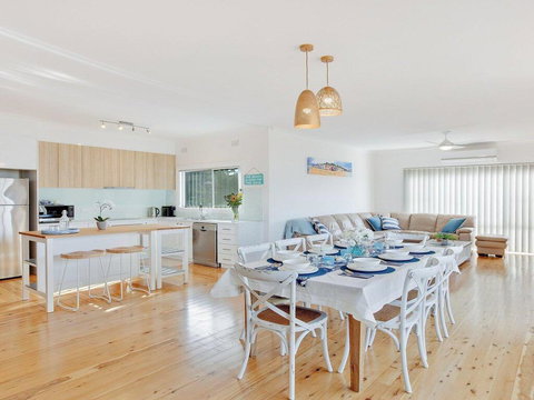 Sienna By The Sea - Spacious Coastal Getaway - Go Out 0