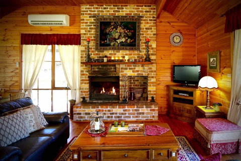 Silky Oak Cottage - Pubs and Clubs 1