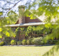 Silky Oak Cottage - Pubs and Clubs