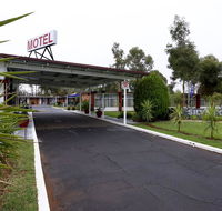 Silver Oaks Motel - Pubs and Clubs