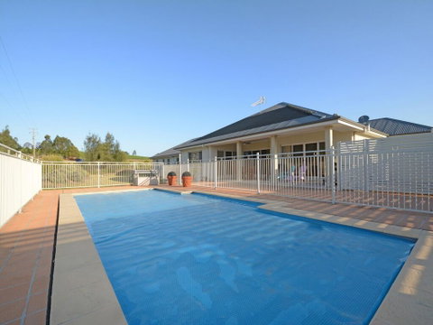 Silver Springs 6br Luxury Homestead With Wifi, Pool. Fireplace, Views, Olives And Space - Pubs and Clubs 0