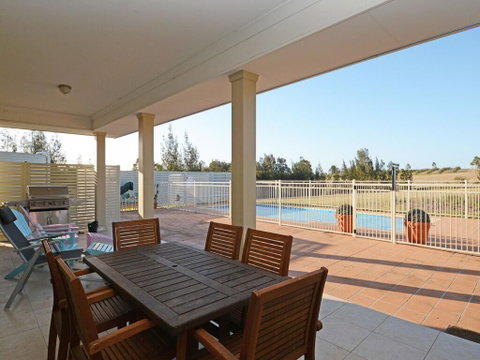 Silver Springs 6br Luxury Homestead With Wifi, Pool. Fireplace, Views, Olives And Space - Pubs and Clubs 1