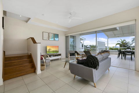 Silver, Sunrise Beach - Pubs and Clubs 1