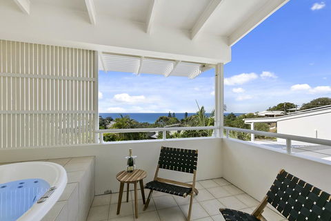 Silver, Sunrise Beach - Pubs and Clubs 0