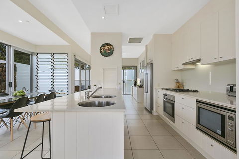 Silver, Sunrise Beach - Pubs and Clubs 3