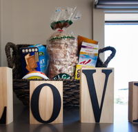 Silversands Beach Cottage - Pubs and Clubs