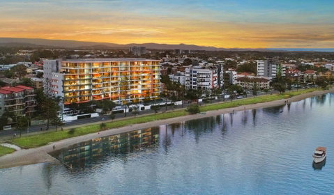 Silvershore Apartments On The Broadwater - Pubs and Clubs 0