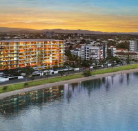 Silvershore Apartments on the Broadwater - Pubs and Clubs