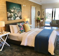 SilverWaters Waterfront Accommodation - Go Out
