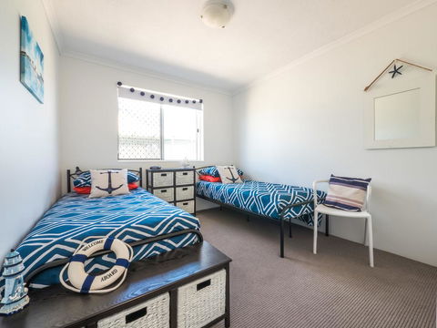 Sirocco Unit 5, 47 Verney Street, Kings Beach - Pubs and Clubs 3