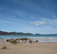 Sisters Beach House - Pubs and Clubs